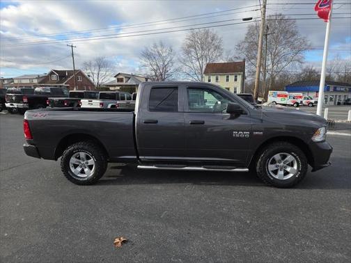 2017 RAM 1500 Express Quad Cab 4x4 64' Box