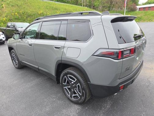 Sting Gray Clearcoat 2026 Jeep Cherokee Laredo