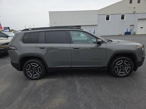 Sting Gray Clearcoat 2026 Jeep Cherokee Laredo