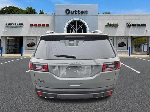 Sting Gray Clearcoat 2026 Jeep Cherokee Laredo