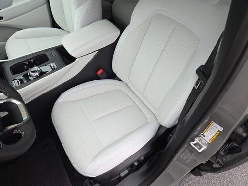 Sting Gray Clearcoat 2026 Jeep Cherokee Laredo