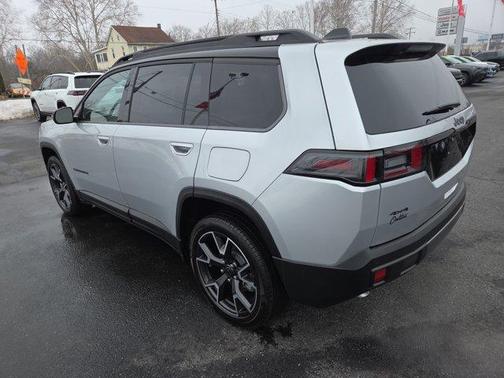 Silver Zynith Clearcoat 2026 Jeep Cherokee Overland