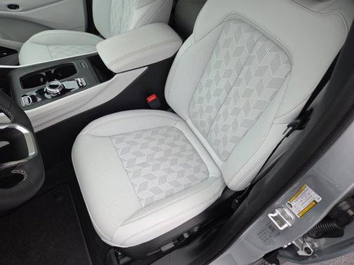 Silver Zynith Clearcoat 2026 Jeep Cherokee Overland