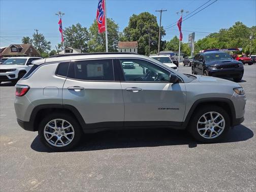 2022 Jeep Compass Latitude Lux 4x4
