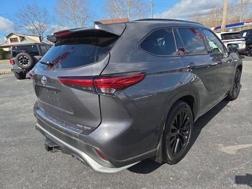 Gray 2023 Toyota Highlander XSE