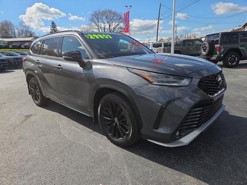 Gray 2023 Toyota Highlander XSE