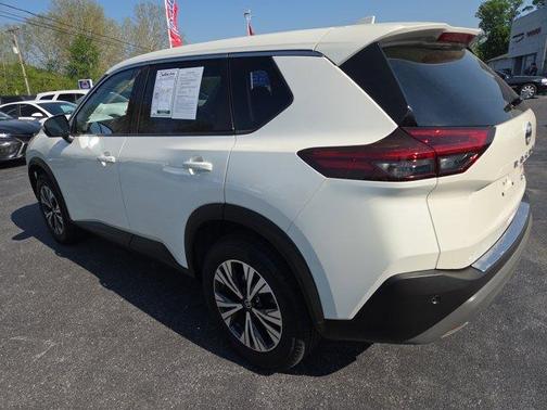 White 2021 Nissan Rogue SV