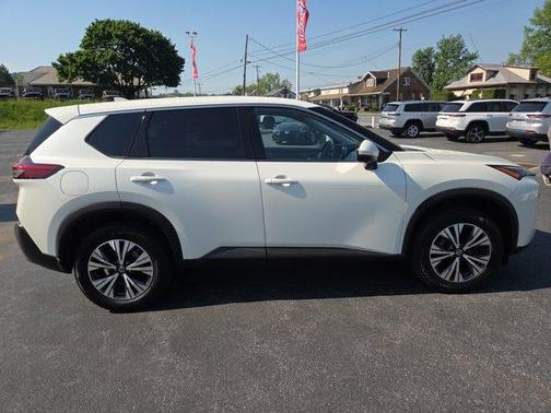 White 2021 Nissan Rogue SV