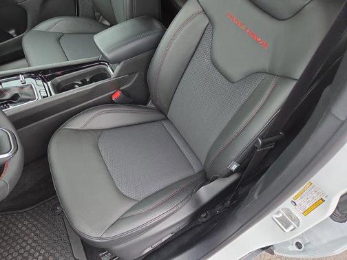 Bright White Clearcoat 2026 Jeep Compass Trailhawk