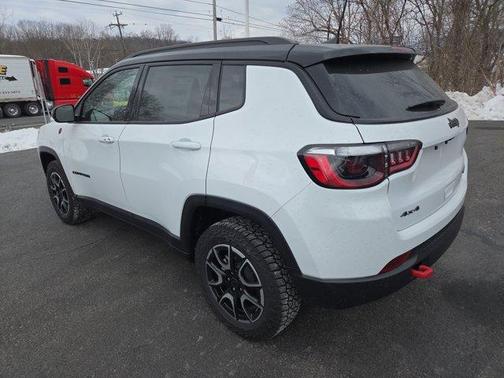 Bright White Clearcoat 2026 Jeep Compass Trailhawk