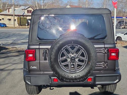 Granite Crystal Clearcoat Metallic 2026 Jeep Wrangler Sport