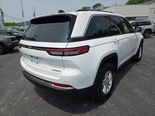 2022 Jeep Grand Cherokee Laredo 4x4