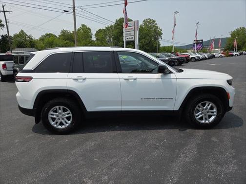 2022 Jeep Grand Cherokee Laredo 4x4