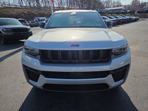 Silver Zynith 2026 Jeep Grand Cherokee Laredo