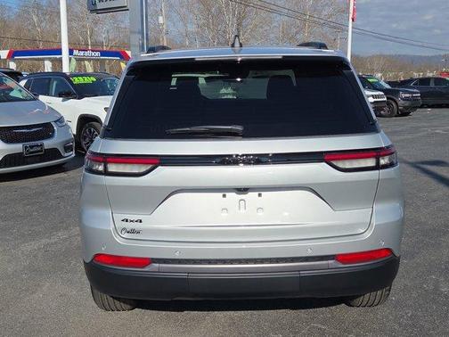 Silver Zynith 2026 Jeep Grand Cherokee Laredo