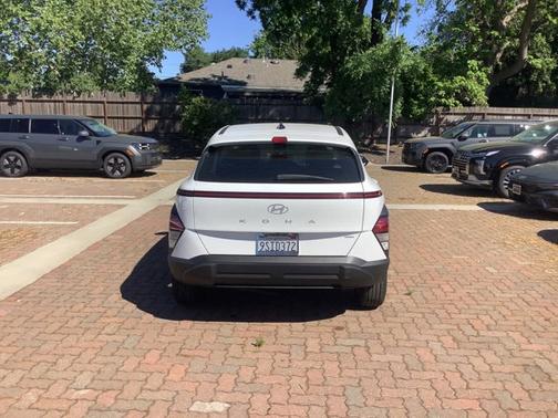 2025 Hyundai KONA SE