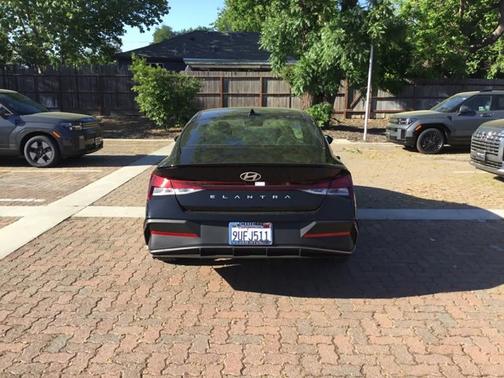 2025 Hyundai ELANTRA SEL Sport