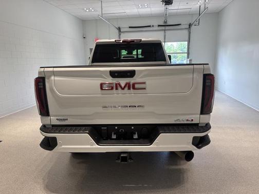 2024 GMC Sierra 2500 AT4