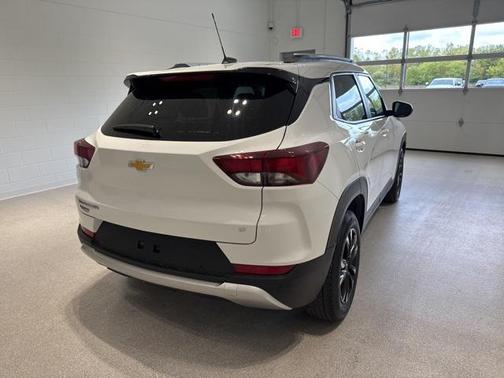 Summit White 2023 Chevrolet Trailblazer LT