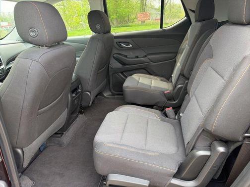 Black Cherry Metallic 2020 Chevrolet Traverse LT Cloth