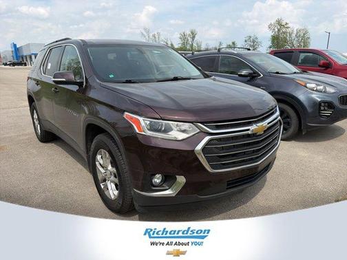 Black Cherry Metallic 2020 Chevrolet Traverse LT Cloth
