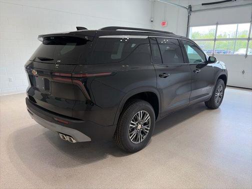 Mosaic Black Metallic 2026 Chevrolet Traverse LT