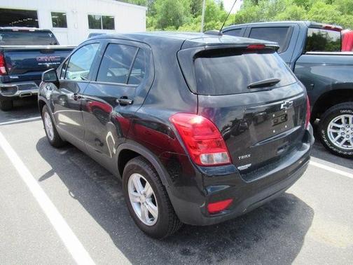 Photo 5 of 6 of 2019 Chevrolet Trax LS