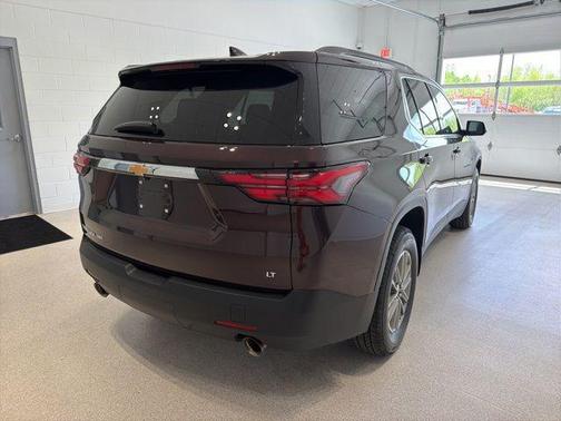 Black Cherry Metallic 2023 Chevrolet Traverse LT Cloth