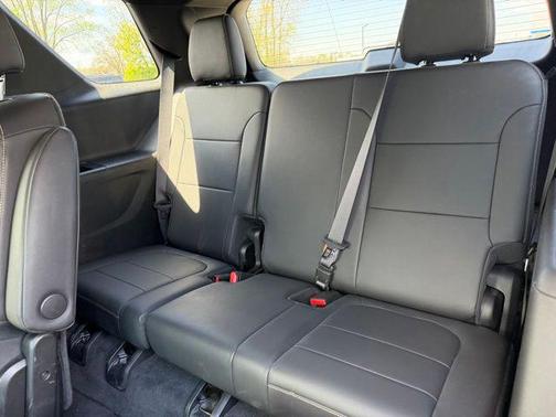 Northsky Blue Metallic 2023 Chevrolet Traverse LT Leather