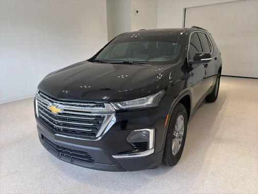 Mosaic Black Metallic 2023 Chevrolet Traverse LT Cloth