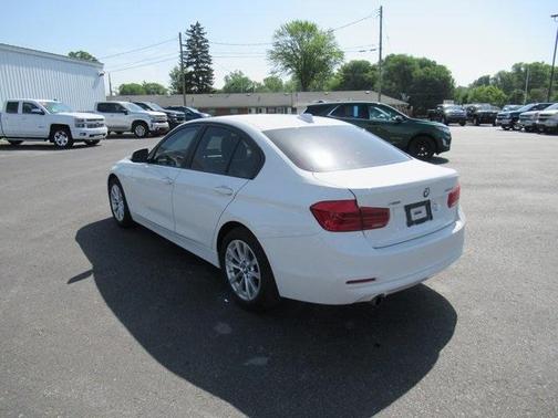 Photo 5 of 25 of 2018 BMW 320 i xDrive