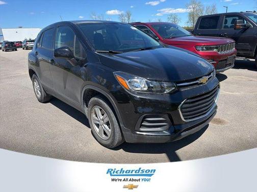Mosaic Black Metallic 2022 Chevrolet Trax LS
