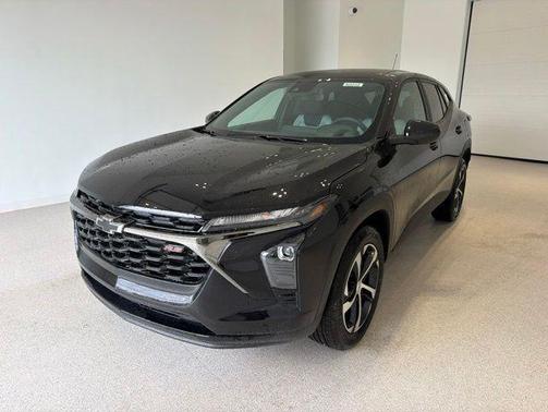 Mosaic Black Metallic 2026 Chevrolet Trax FWD 1RS