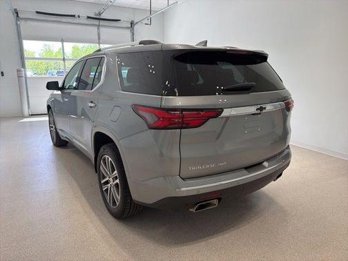 Sterling Gray Metallic 2023 Chevrolet Traverse High Country