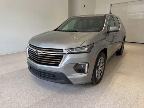 Sterling Gray Metallic 2023 Chevrolet Traverse High Country