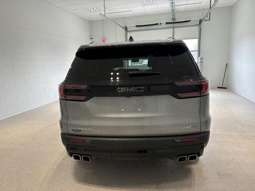 2024 GMC Acadia AWD AT4
