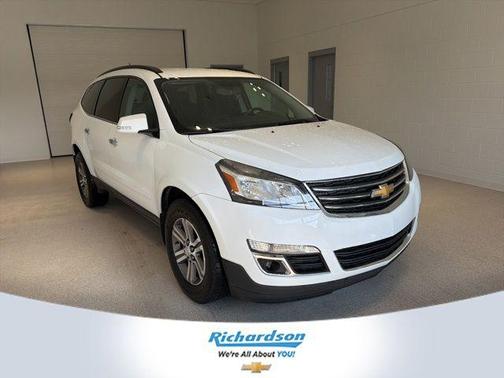 Summit White 2017 Chevrolet Traverse 1LT