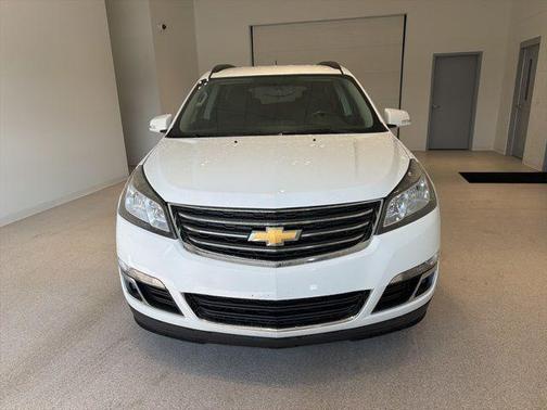 Summit White 2017 Chevrolet Traverse 1LT