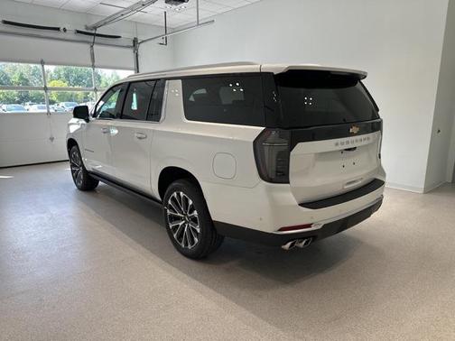 2025 Chevrolet Suburban 4WD High Country