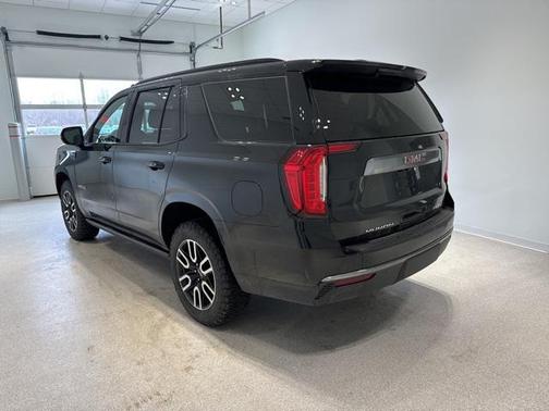 2022 GMC Yukon 4WD AT4
