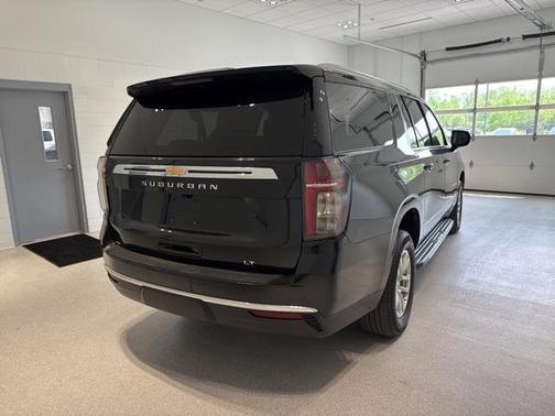 2023 Chevrolet Suburban LT