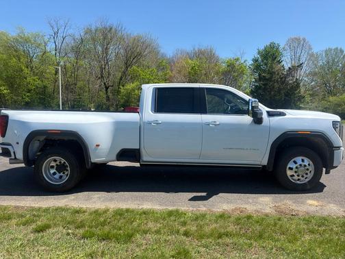 Glacier White Tricoat 2026 GMC Sierra 3500 Denali