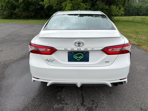 Super White 2020 Toyota Camry SE