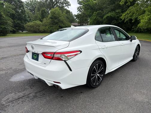 Super White 2020 Toyota Camry SE