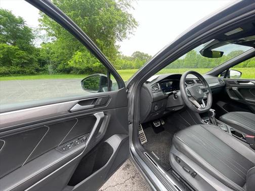 2023 Volkswagen Tiguan 2.0T SE R-Line Black 4MOTION