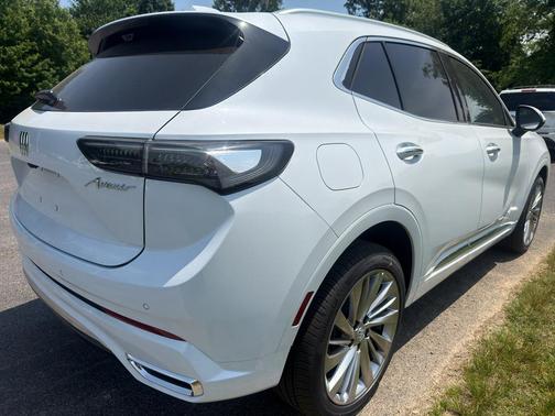 Iridescent White Tricoat 2026 Buick Envision Avenir AWD