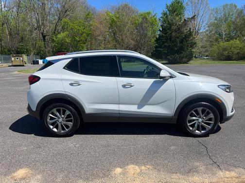 White Frost Tricoat 2022 Buick Encore GX Essence
