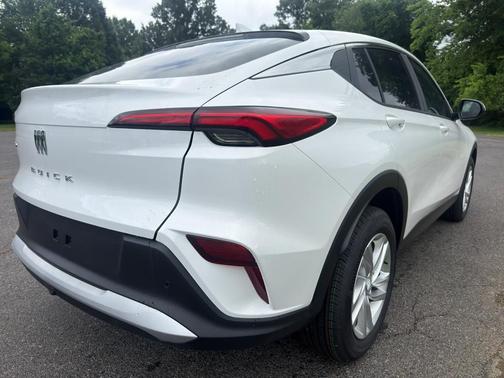 Summit White 2026 Buick Envista Preferred FWD