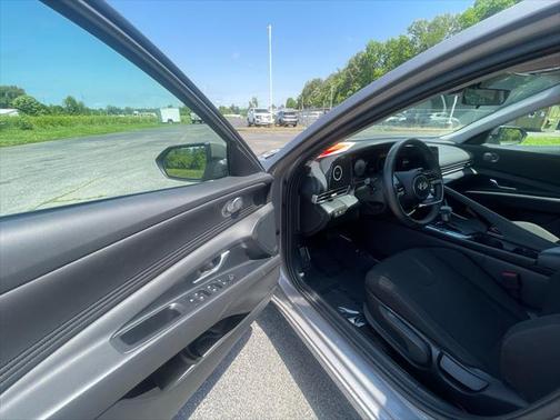 2025 Hyundai ELANTRA SEL
