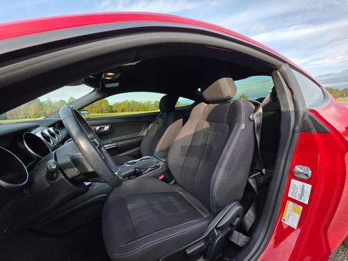 2022 Ford Mustang EcoBoost